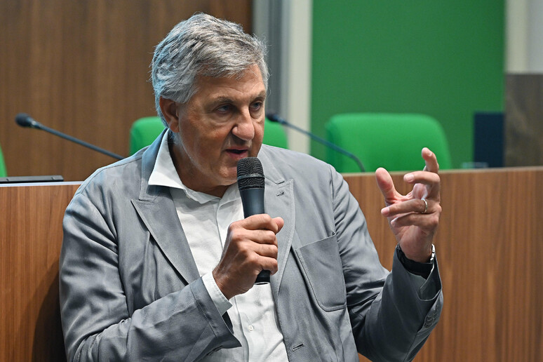 - RIPRODUZIONE RISERVATA