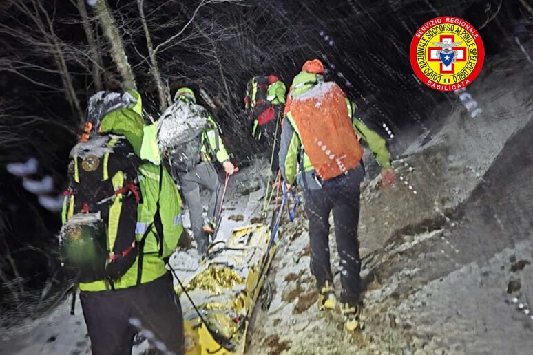 Operatori del soccorso alpino - RIPRODUZIONE RISERVATA