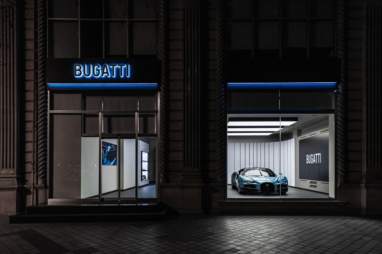 Bugatti, aperto a Baku il più grande show-room del marchio - RIPRODUZIONE RISERVATA