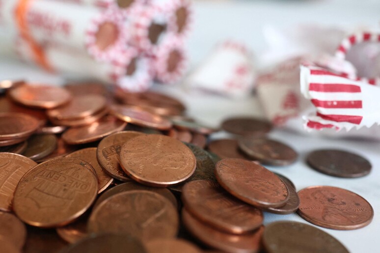 Pennies are seen on a table © ANSA/Getty Images via AFP