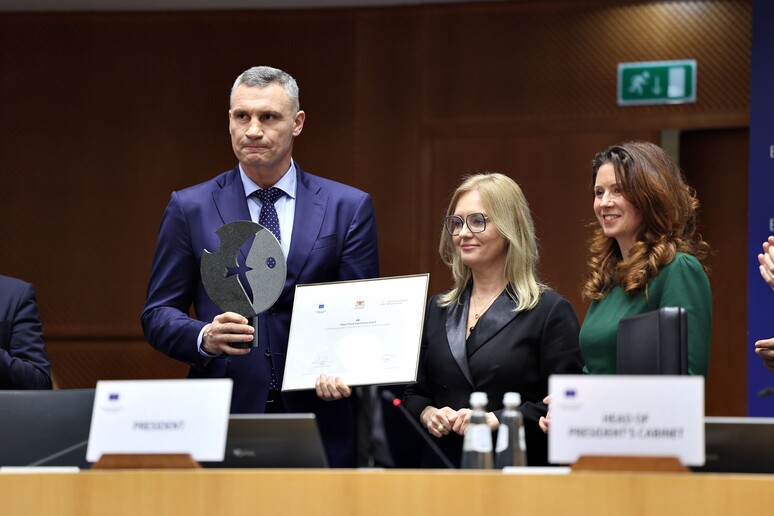 Il sindaco di Kiev Vitali Klitschko riceve il premio Pawel Adamowicz del Comitato delle regioni - RIPRODUZIONE RISERVATA