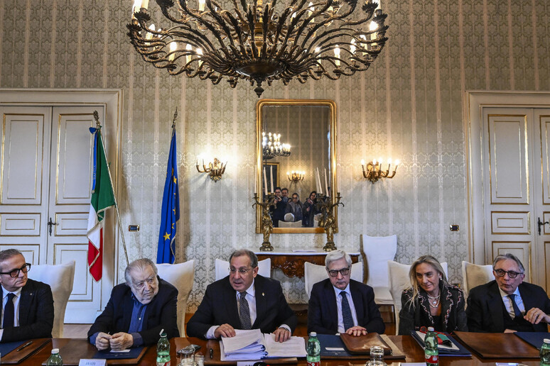 La cerimonia di insediamento del comitato  'Neapolis 2500 ' nella sede della prefettura di Napoli - RIPRODUZIONE RISERVATA