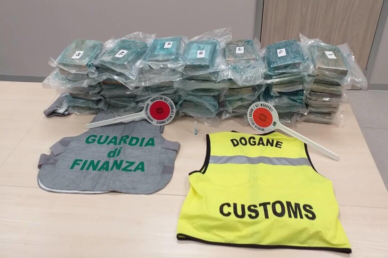 - RIPRODUZIONE RISERVATA