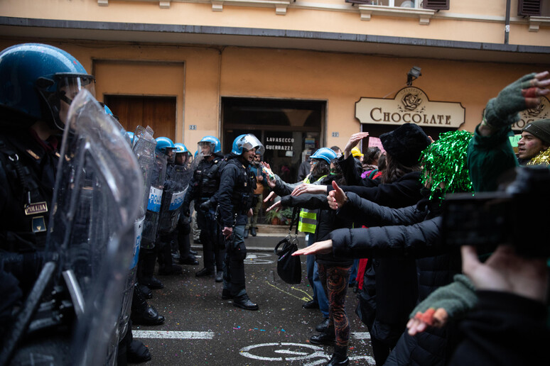 Tensione al corteo di inaugurazione anno accademico Bologna - RIPRODUZIONE RISERVATA