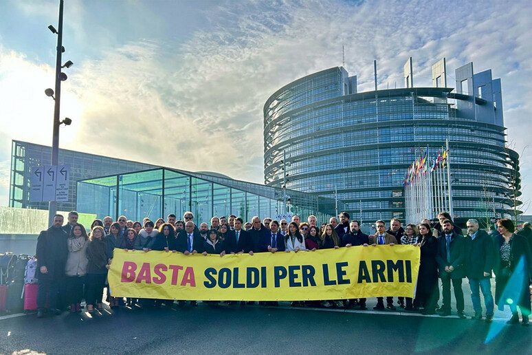 - RIPRODUZIONE RISERVATA