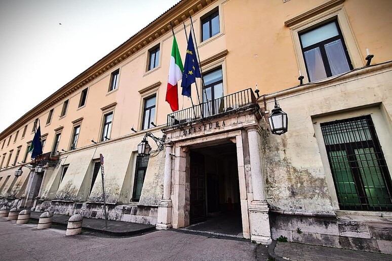 - RIPRODUZIONE RISERVATA