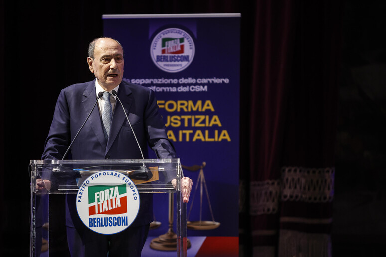 - RIPRODUZIONE RISERVATA