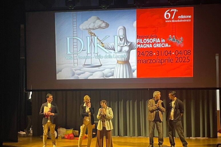 - RIPRODUZIONE RISERVATA
