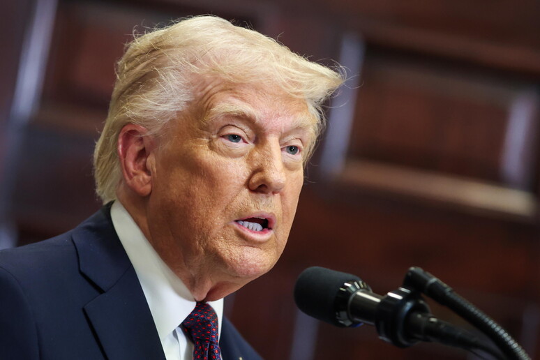 Trump alle aziende europee: "Rispettare ordine contro diversità" © ANSA/EPA