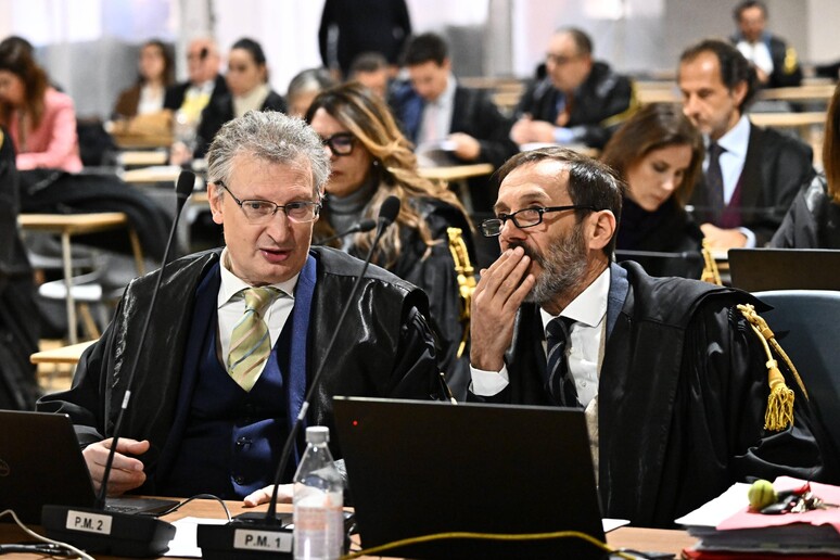- RIPRODUZIONE RISERVATA