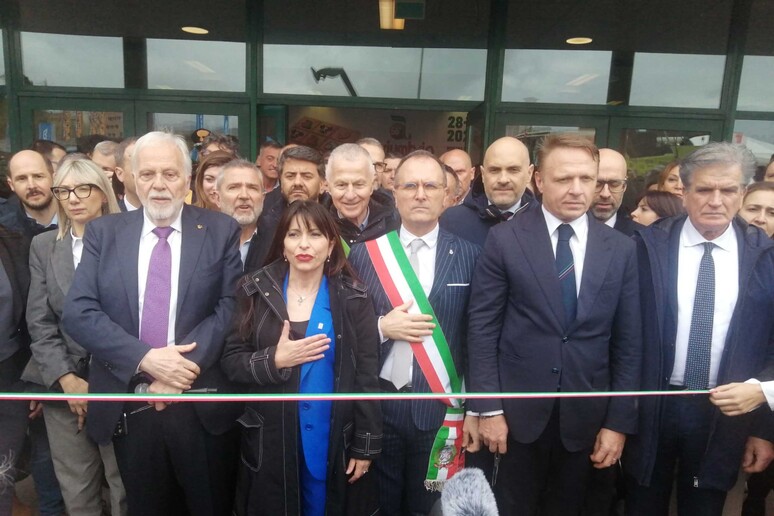 - RIPRODUZIONE RISERVATA