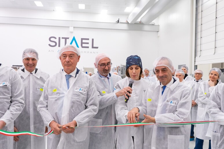 - RIPRODUZIONE RISERVATA