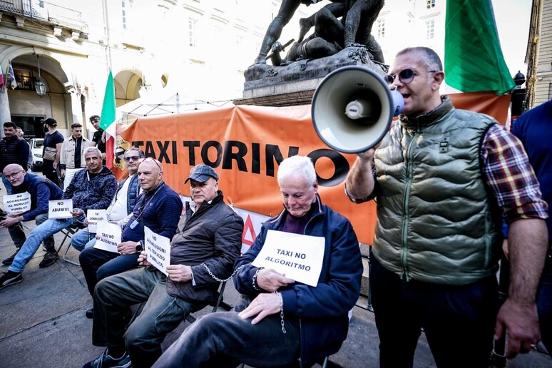 - RIPRODUZIONE RISERVATA