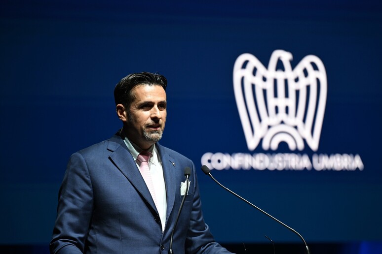 - RIPRODUZIONE RISERVATA