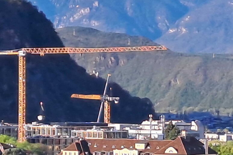 - RIPRODUZIONE RISERVATA