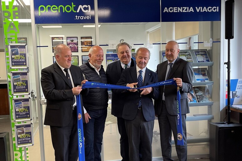 - RIPRODUZIONE RISERVATA