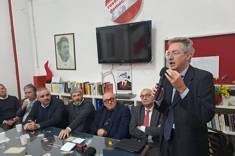 - RIPRODUZIONE RISERVATA