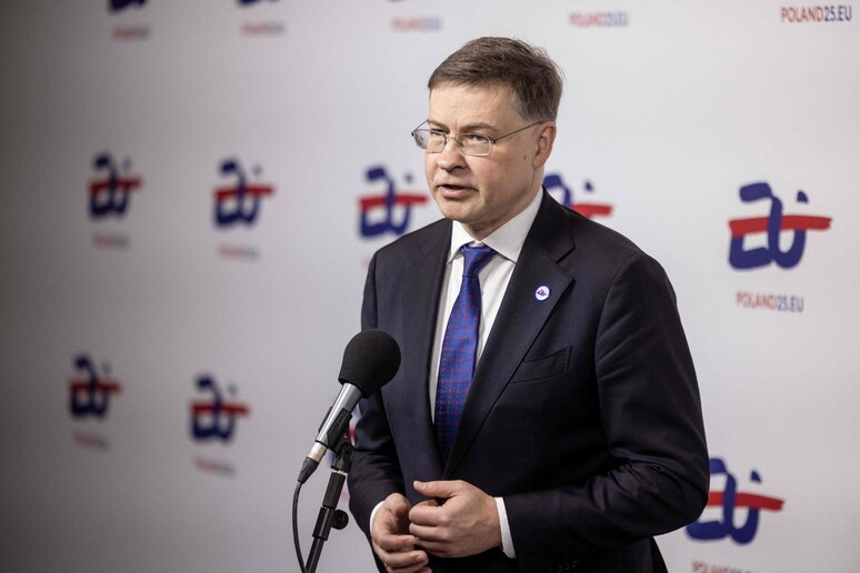 Dombrovskis: "Vogliamo un 'intesa Ue-Usa, ma avanzare in fretta" © ANSA/AFP