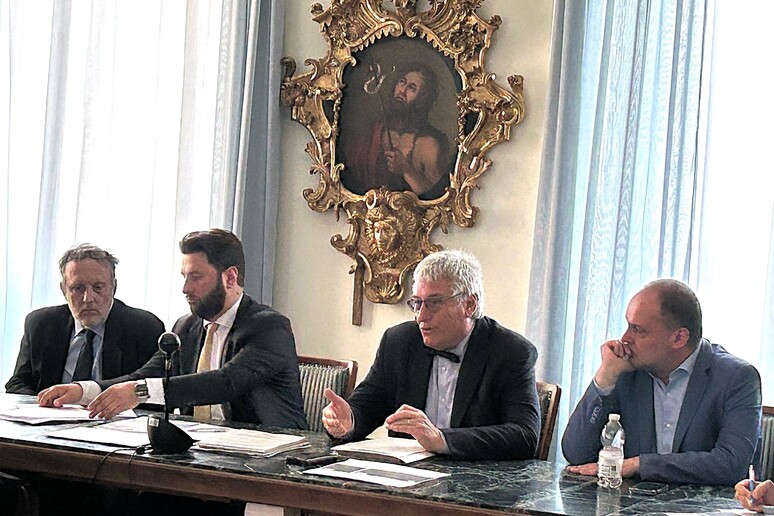 - RIPRODUZIONE RISERVATA