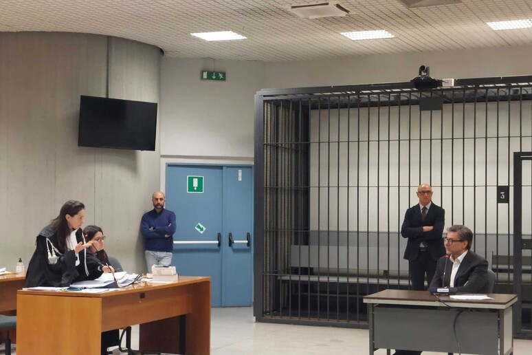 - RIPRODUZIONE RISERVATA
