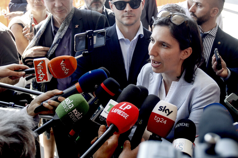 - RIPRODUZIONE RISERVATA