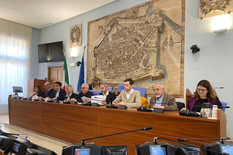 - RIPRODUZIONE RISERVATA