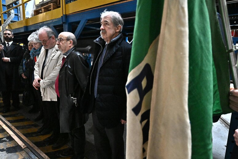 - RIPRODUZIONE RISERVATA