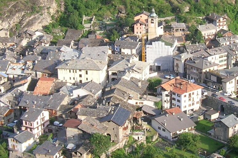 - RIPRODUZIONE RISERVATA