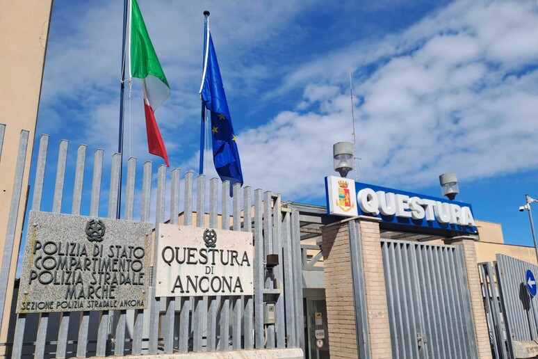 - RIPRODUZIONE RISERVATA