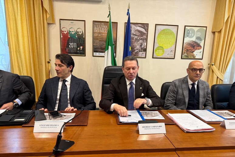 - RIPRODUZIONE RISERVATA