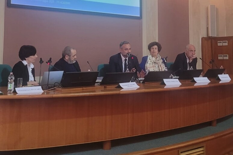 - RIPRODUZIONE RISERVATA