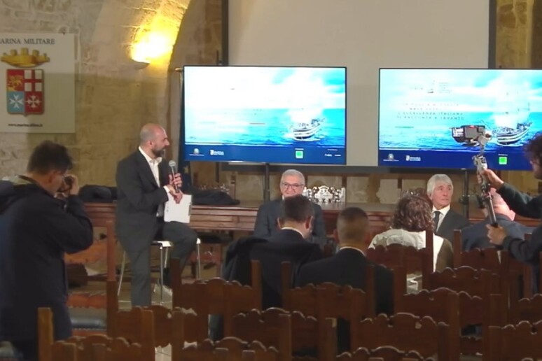 - RIPRODUZIONE RISERVATA