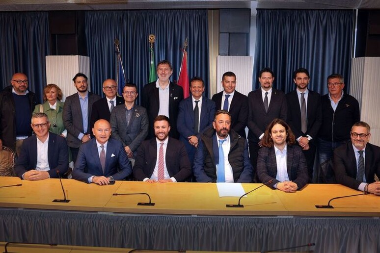 - RIPRODUZIONE RISERVATA