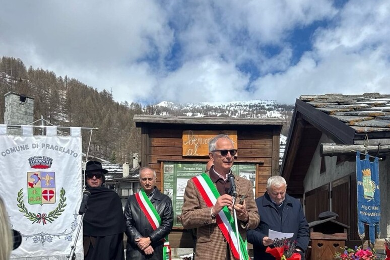 - RIPRODUZIONE RISERVATA