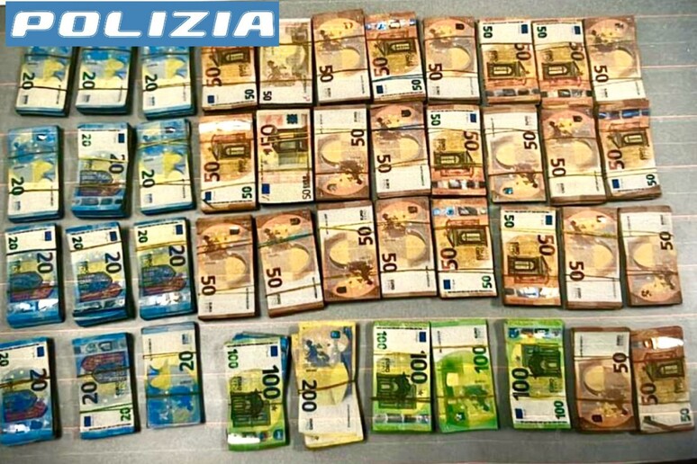 - RIPRODUZIONE RISERVATA