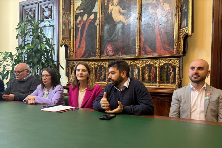 - RIPRODUZIONE RISERVATA