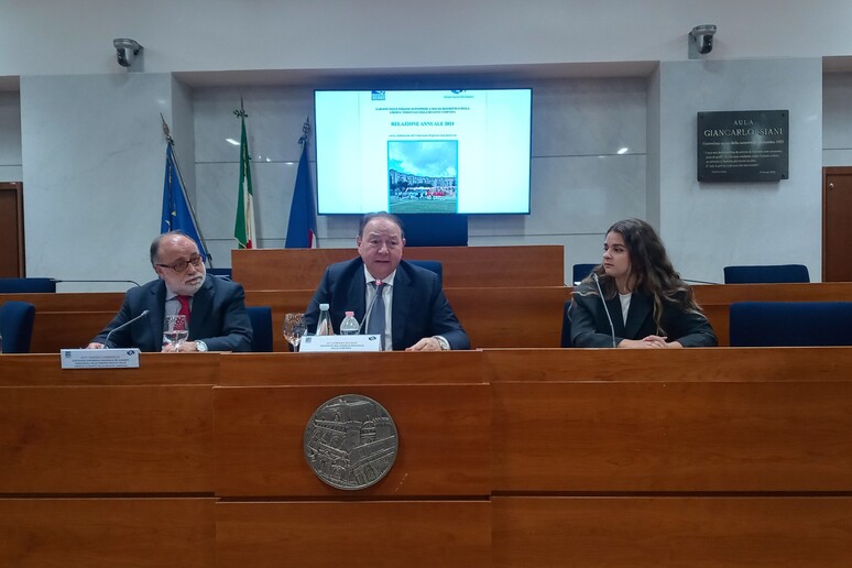 - RIPRODUZIONE RISERVATA