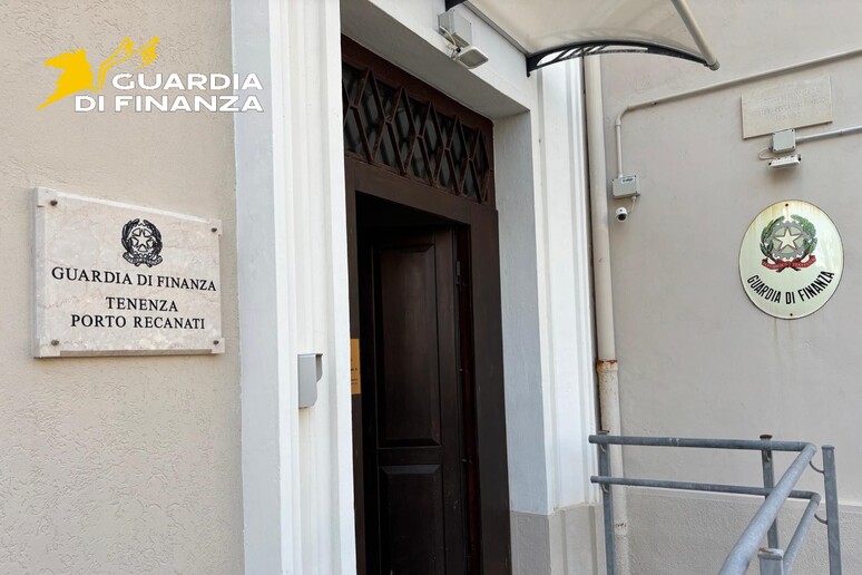 - RIPRODUZIONE RISERVATA