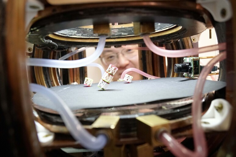 Le proprietà dipendono dalla struttura fisica del materiale, non dalla sua composizione chimica (fonte:&nbsp;Aaron Nathans/Princeton University) - RIPRODUZIONE RISERVATA