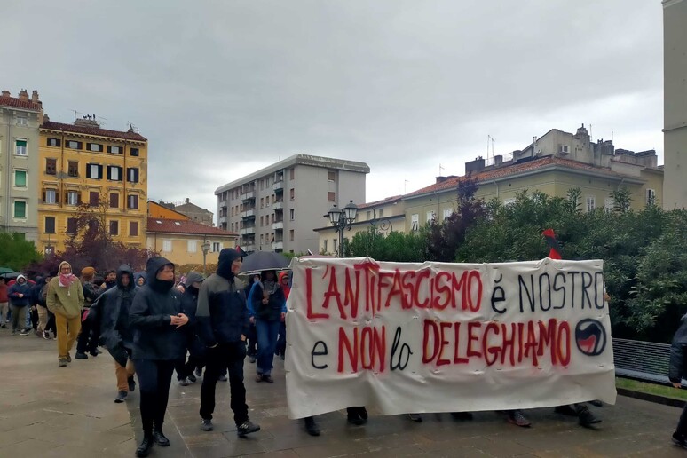 - RIPRODUZIONE RISERVATA