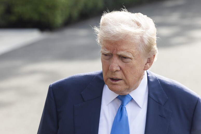 Trump chiede il transito gratuito per le navi Usa a Panama e a Suez © ANSA/EPA