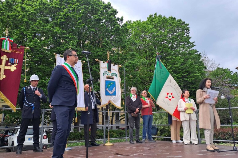 - RIPRODUZIONE RISERVATA