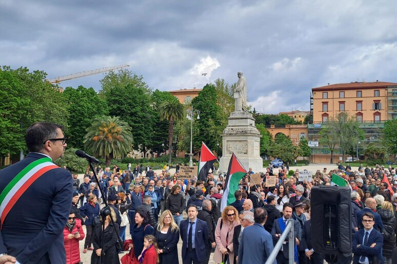 - RIPRODUZIONE RISERVATA