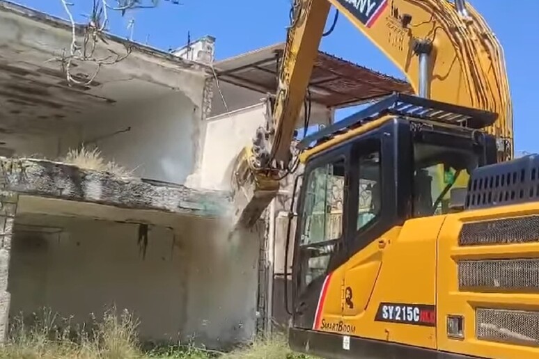 - RIPRODUZIONE RISERVATA