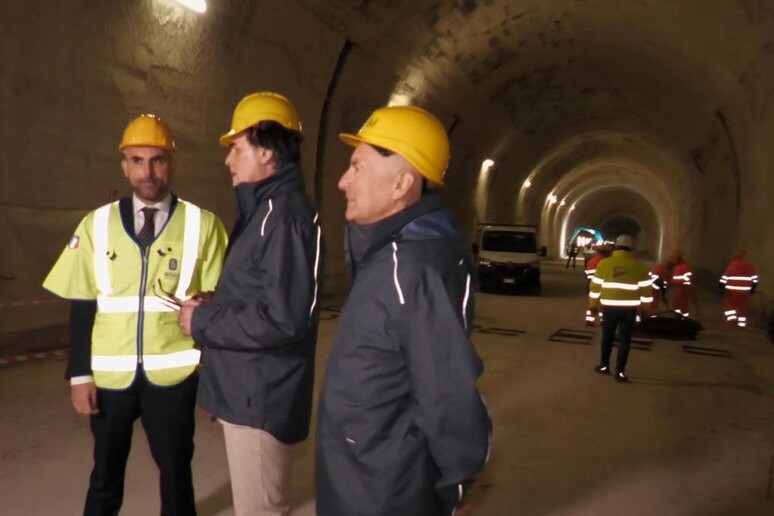 - RIPRODUZIONE RISERVATA