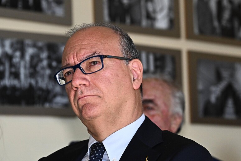 - RIPRODUZIONE RISERVATA