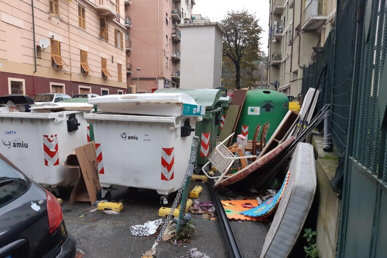 - RIPRODUZIONE RISERVATA