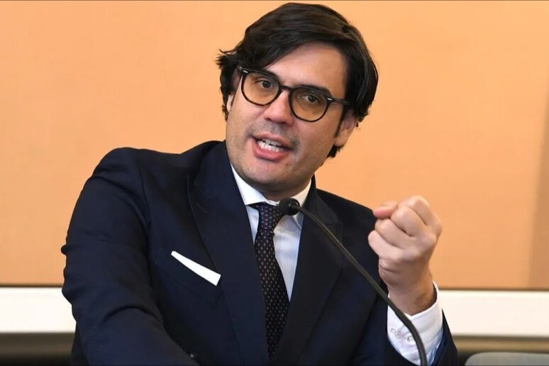 - RIPRODUZIONE RISERVATA