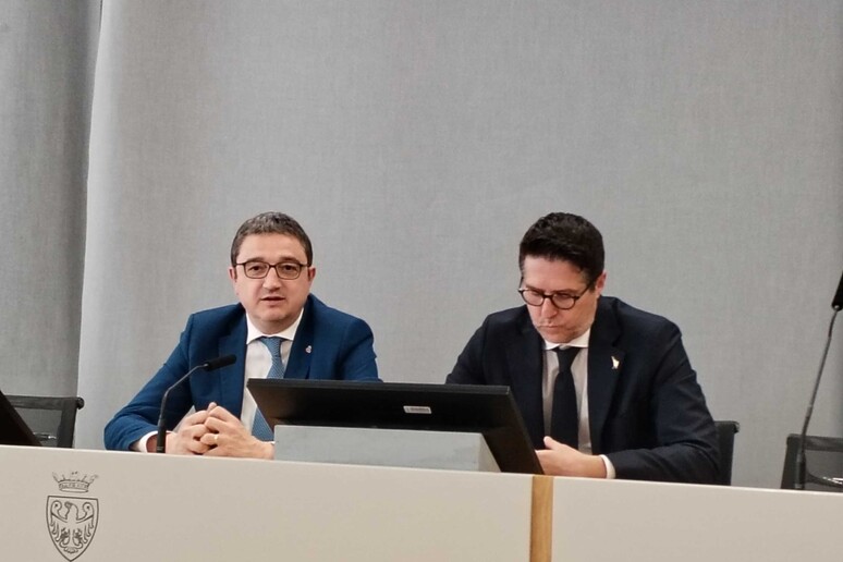 - RIPRODUZIONE RISERVATA