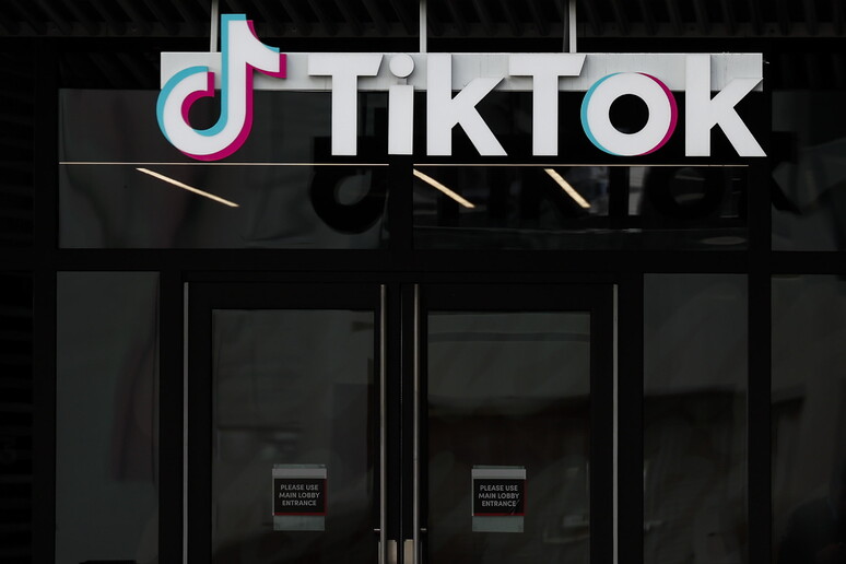 Multa Irlanda da 530 milioni a TikTok per invio dati in Cina © ANSA/EPA